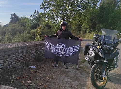 bandera Moteros Norteños en Pantano de La Granda