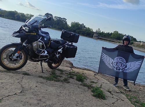 bandera Moteros Norteños en Pantano de La Granda