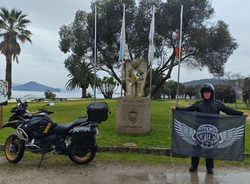 Monumento al Angel Caido Poio