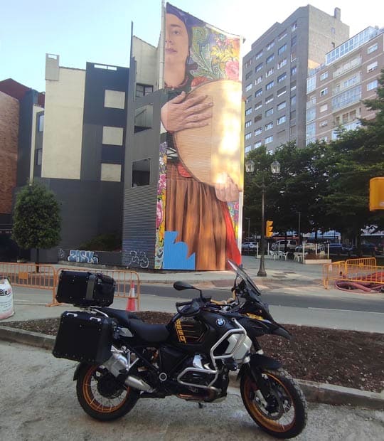 Mural folclore popular Gijón