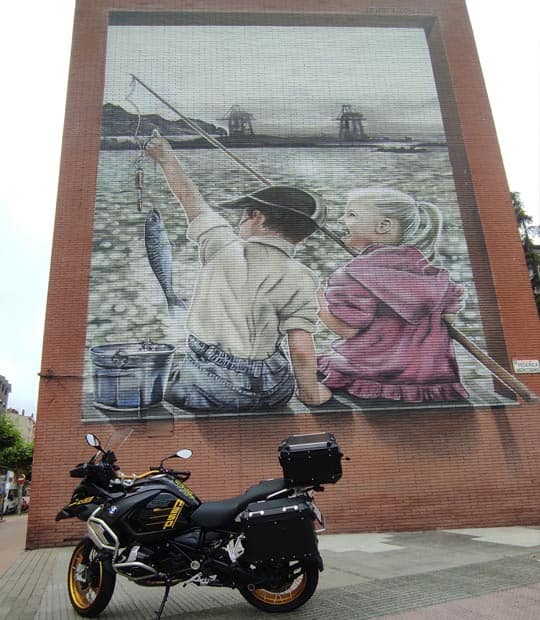 Mural de 'Sfhir' niños pescando