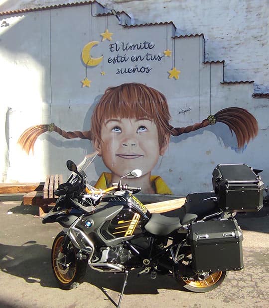 mural Pipi Calzaslargas