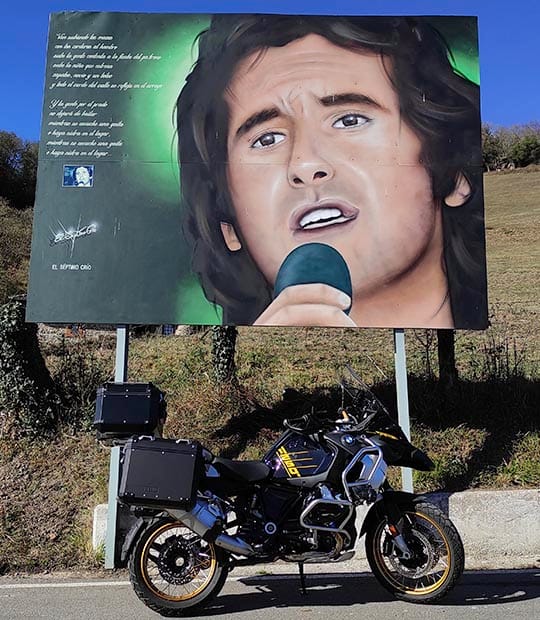 Mural La Romería Victor Manuel