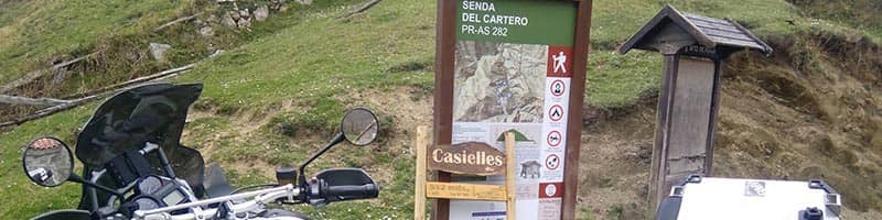 inicio de la senda del cartero en el puebo de Casielles Ponga